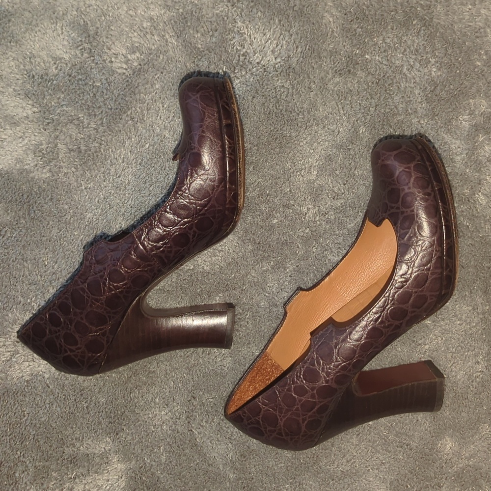 Crocodile Embossed Leather Pumps by Chie Mihara